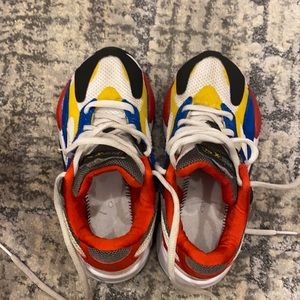 Pre love puma sneakers in size 3C.